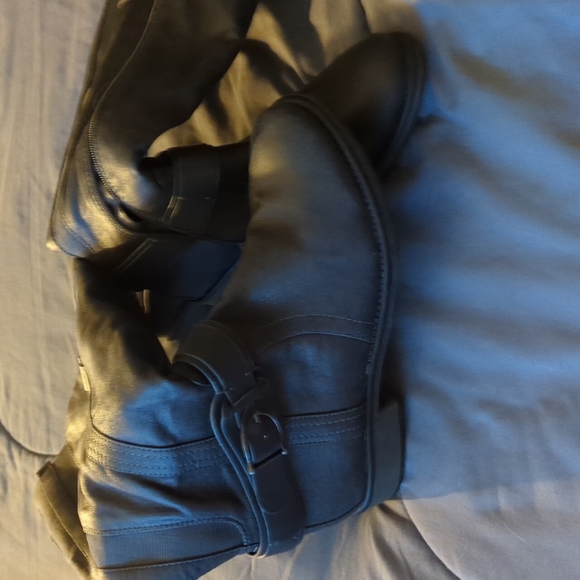 Boots - Picture 2 of 4